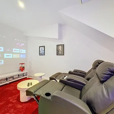 Victor - My Cinema, Croix Rousse ليون